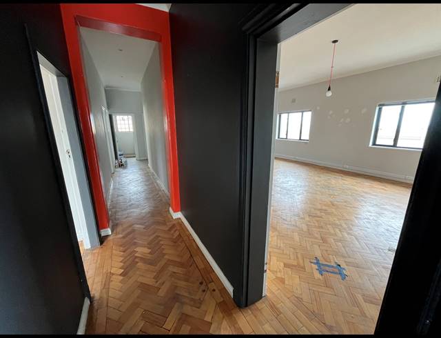 176M² OFFICE TO LET IN PAARDEN EILAND